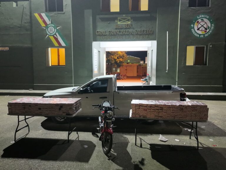 Ejército incauta contrabando de 118,000 cigarrillos oculto en los compartimentos de una camioneta en Dajabón