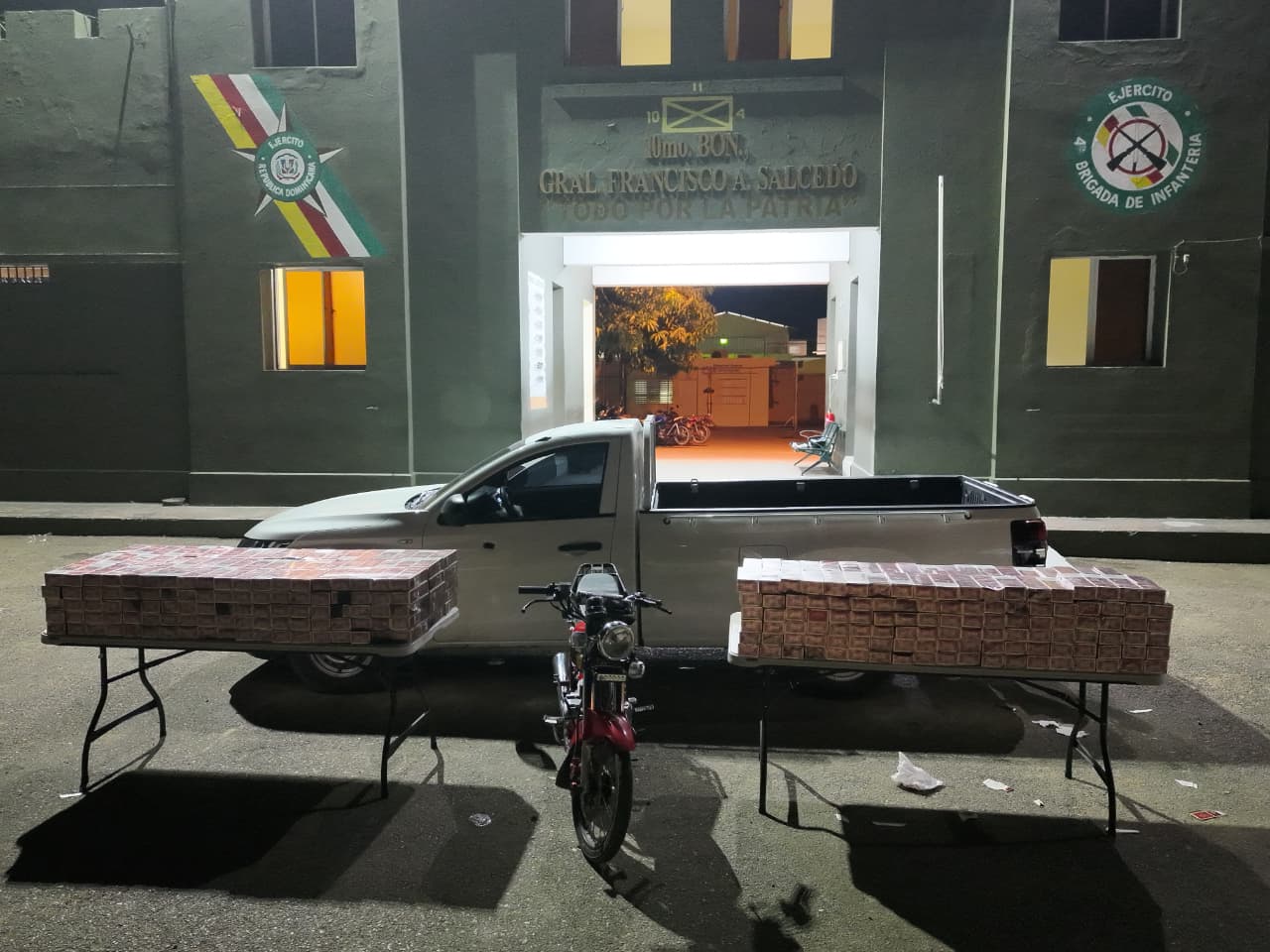 Ejército incauta contrabando de 118,000 cigarrillos oculto en los compartimentos de una camioneta en Dajabón