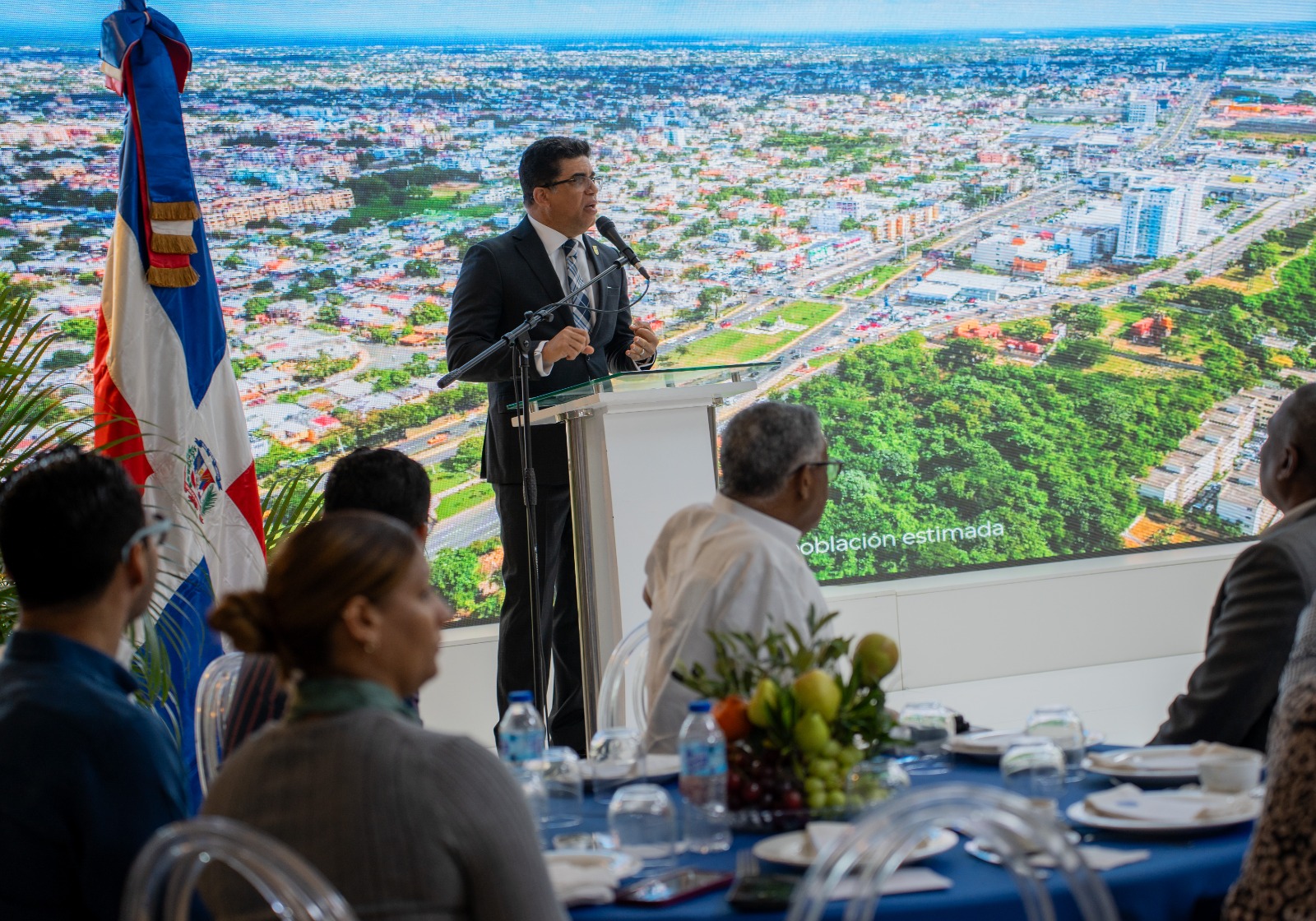 Dío Astacio presenta proyecto de remozamiento y urbanismo táctico para la avenida Sabana Larga