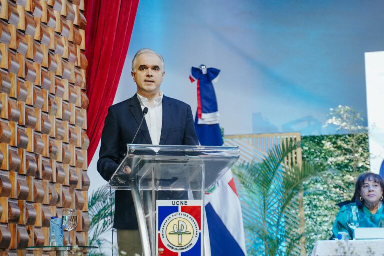El magisterio es el eje clave para transformar el sistema educativo, afirma Luis Miguel De Camps