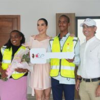 Alofoke Media Group y constructora LVP entregan apartamento a “El Elegido”