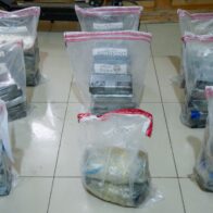 Autoridades intervienen una embarcación con 42 paquetes presumiblemente cocaína