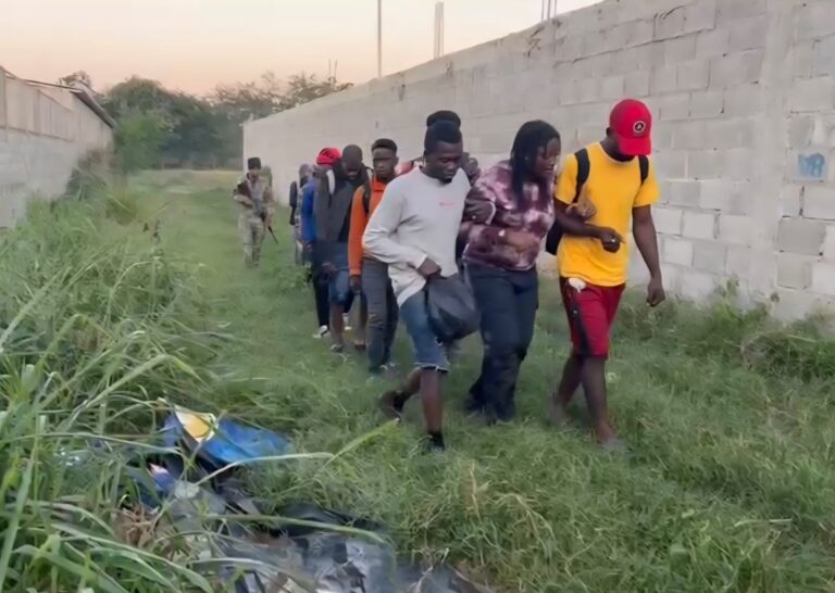 Con unidades de drones Ejército localiza y detiene a 22 nacionales haitianos indocumentados en Dajabón