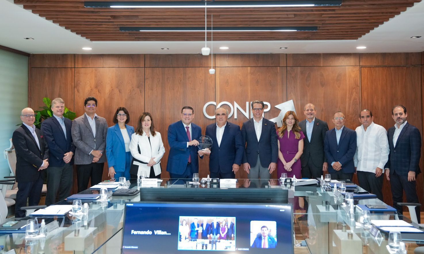 CONEP reconoce gestión de Yayo Sanz Lovatón en la DGA y proyecta continuidad estratégica en el MICM