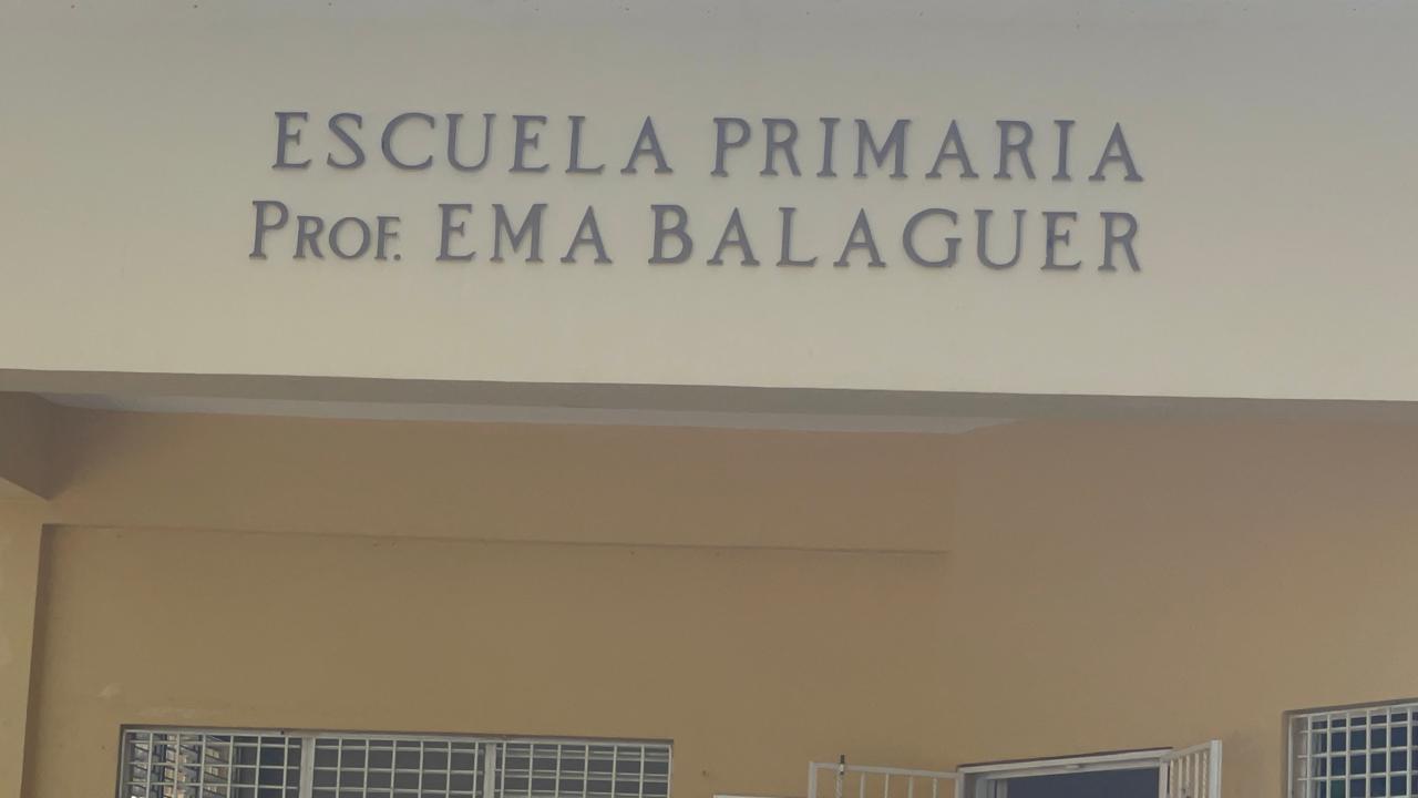 Estudiante de 15 años es atacada con piedra y arma blanca frente a escuela en Santiago; familia denuncia bullying