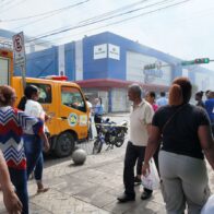 Pese a la humareda por incendio en Garrido, algunos comerciantes de la Duarte siguen operando