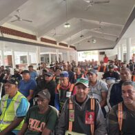 Gobernación de Bonao y el Gobierno Central entregan bonos a motor taxistas del municipio