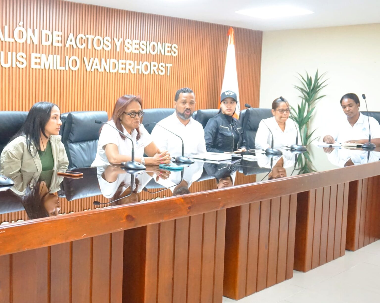 Autoridades gubernamentales de Samaná coordinan respuestas inéditas ante lluvias que afectaron a Las Terrenas