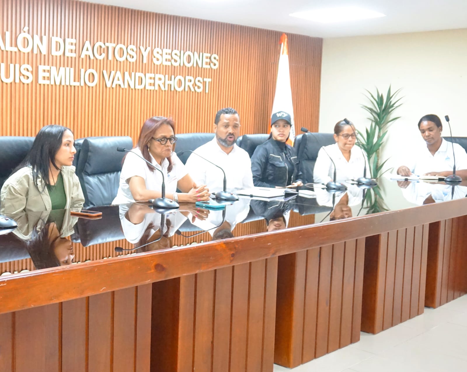 Autoridades gubernamentales de Samaná coordinan respuestas inéditas ante lluvias que afectaron a Las Terrenas