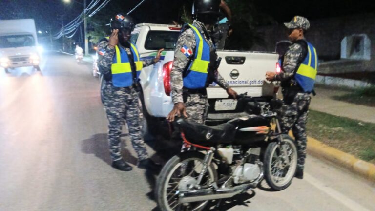 PN apresa en flagrante delito a un hombre y recupera motocicleta sustraída en Barahona