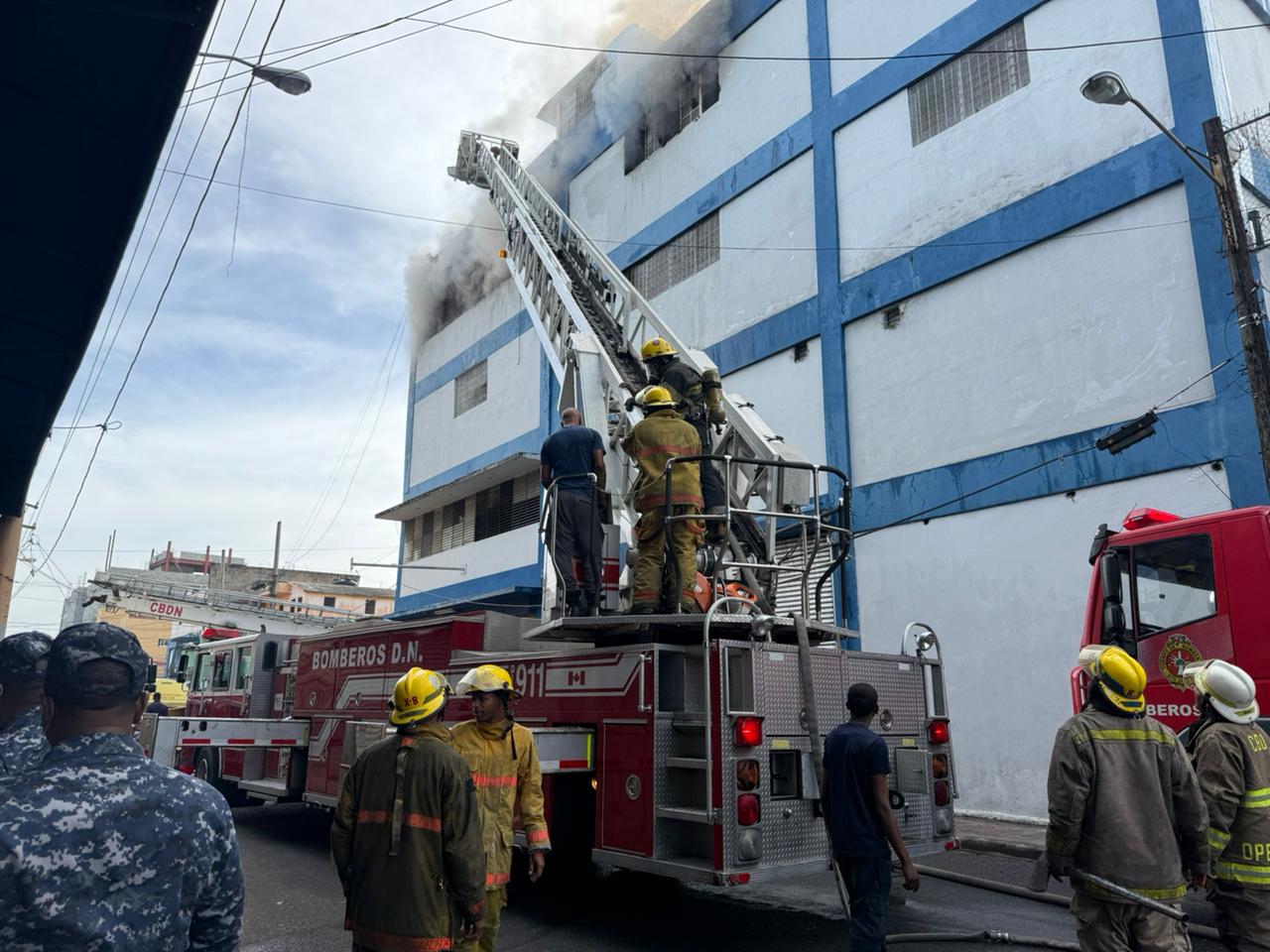 Almacenes Garrido emite comunicado sobre incendio en sucursal de la avenida Duarte