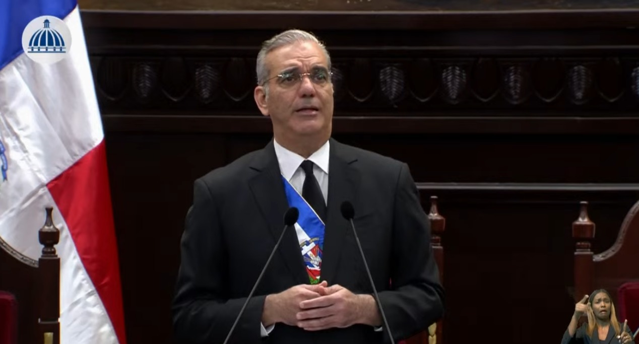 Abinader afirma pobreza general bajó a 17.3 % y casi 200 mil personas salieron de esa condición en un año
