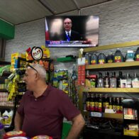 Entre esperanza y desencanto: colmados del DN atentos al discurso de Luis Abinader