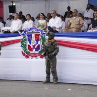 Abinader recibe honores militares en desfile por el 182 aniversario de la Independencia Nacional