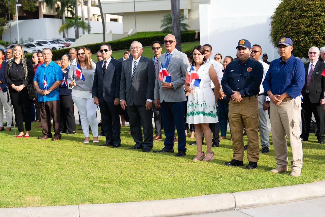La Iglesia de Jesucristo de los Santos de los Últimos Días honra los símbolos patrios con acto a la bandera en Santo Domingo