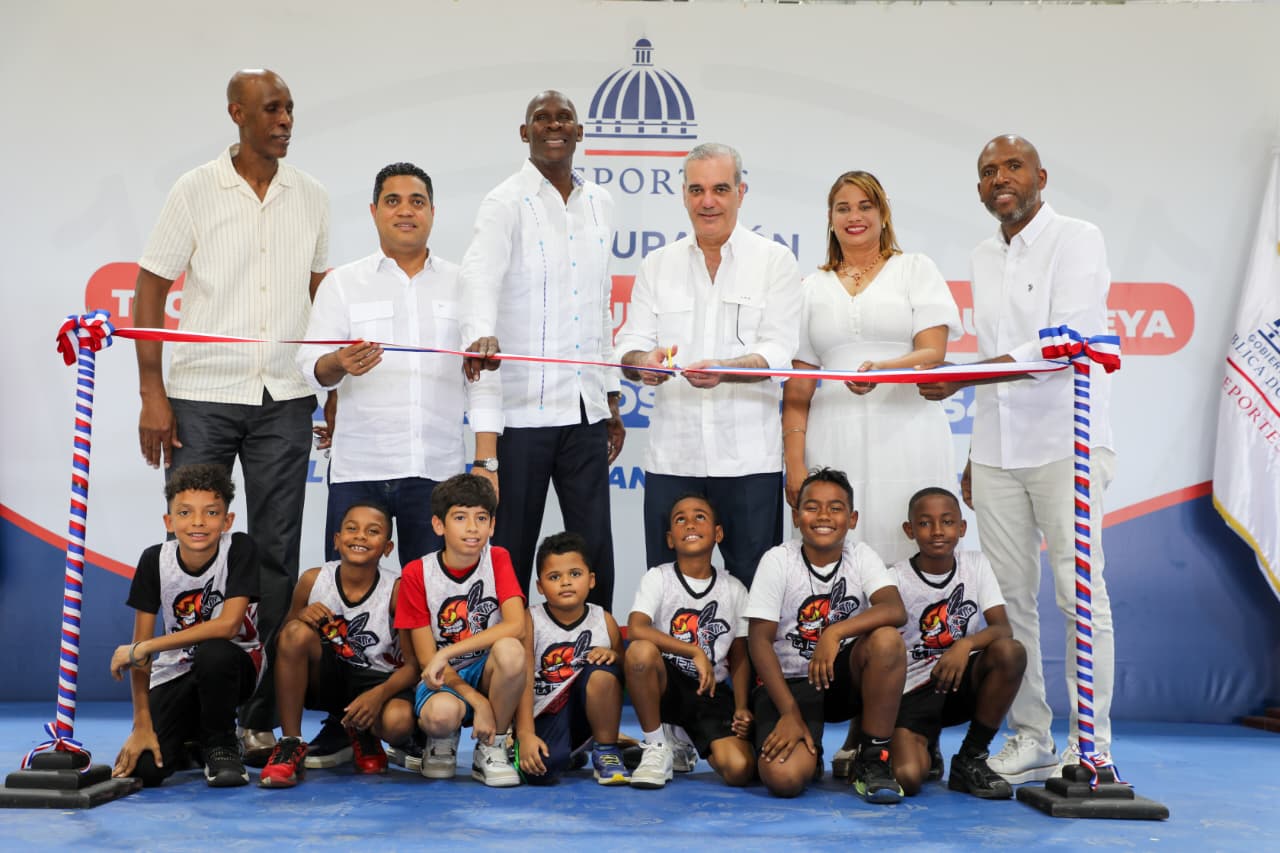 Presidente Abinader entrega moderno techado multiuso del Club La Tribu de Quisqueya en La Romana