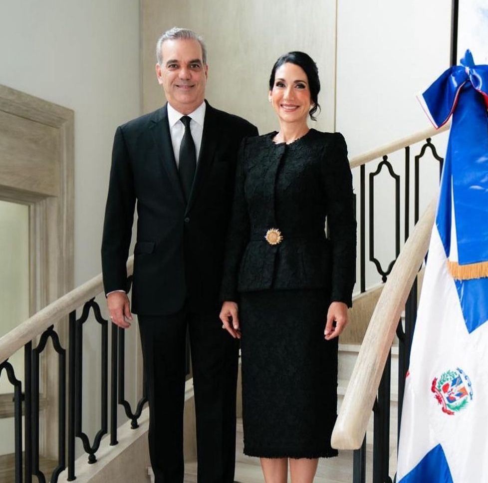 Luis Abinader dedica mensaje a Raquel Arbaje por el Día del Amor y la Amistad