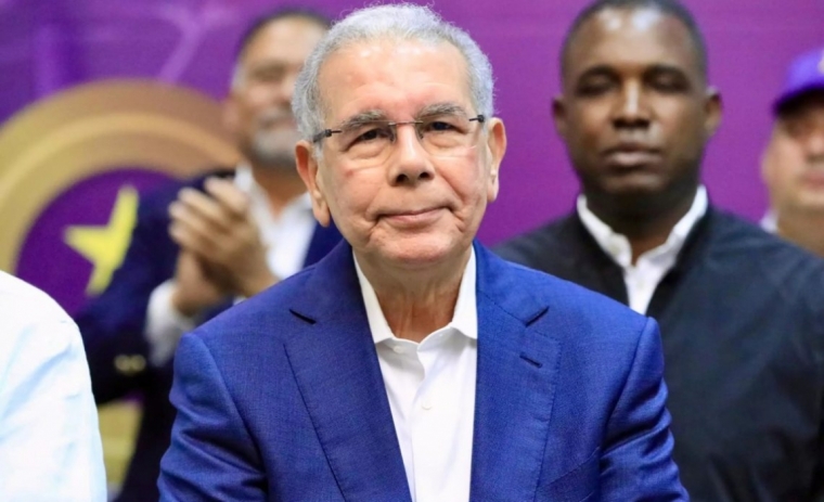 Danilo Medina afirma que durante gobiernos del PLD “se vivía mejor” sin necesidad de un empleo público