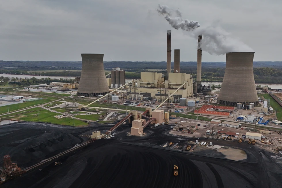 climático como un peligro para la salud, mientras Trump lo califica de 'estafa'