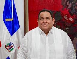 Alcalde de Azua menciona a Leonel en inauguración de obra en vez de al presidente Abinader