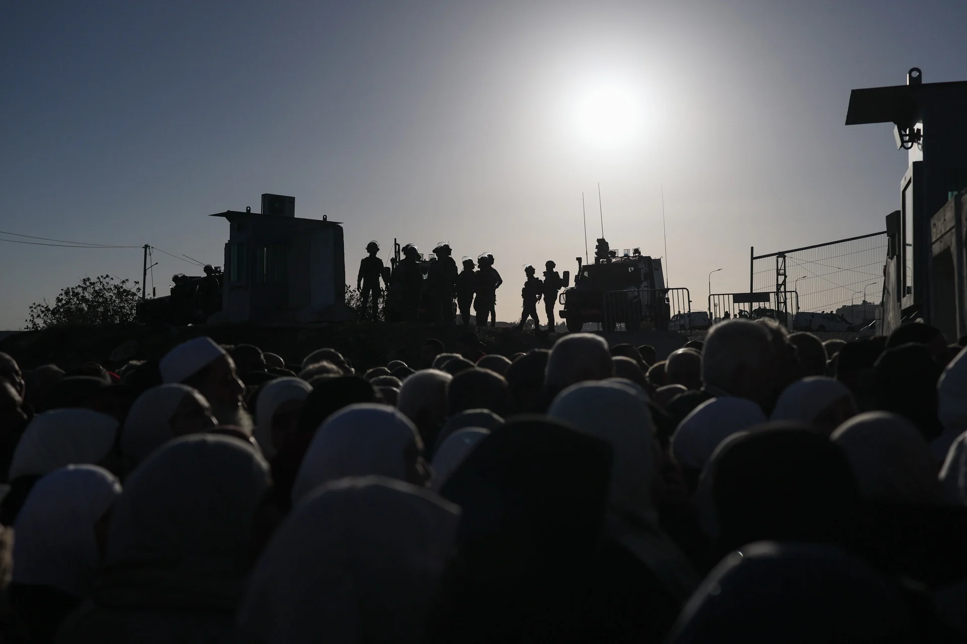 Unos 80.000 palestinos rezan en Al Aqsa en Ramadán en medio de las restricciones israelíes