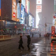 Nueva York prohíbe la circulación de vehículos no esenciales ante la llegada de intensa tormenta