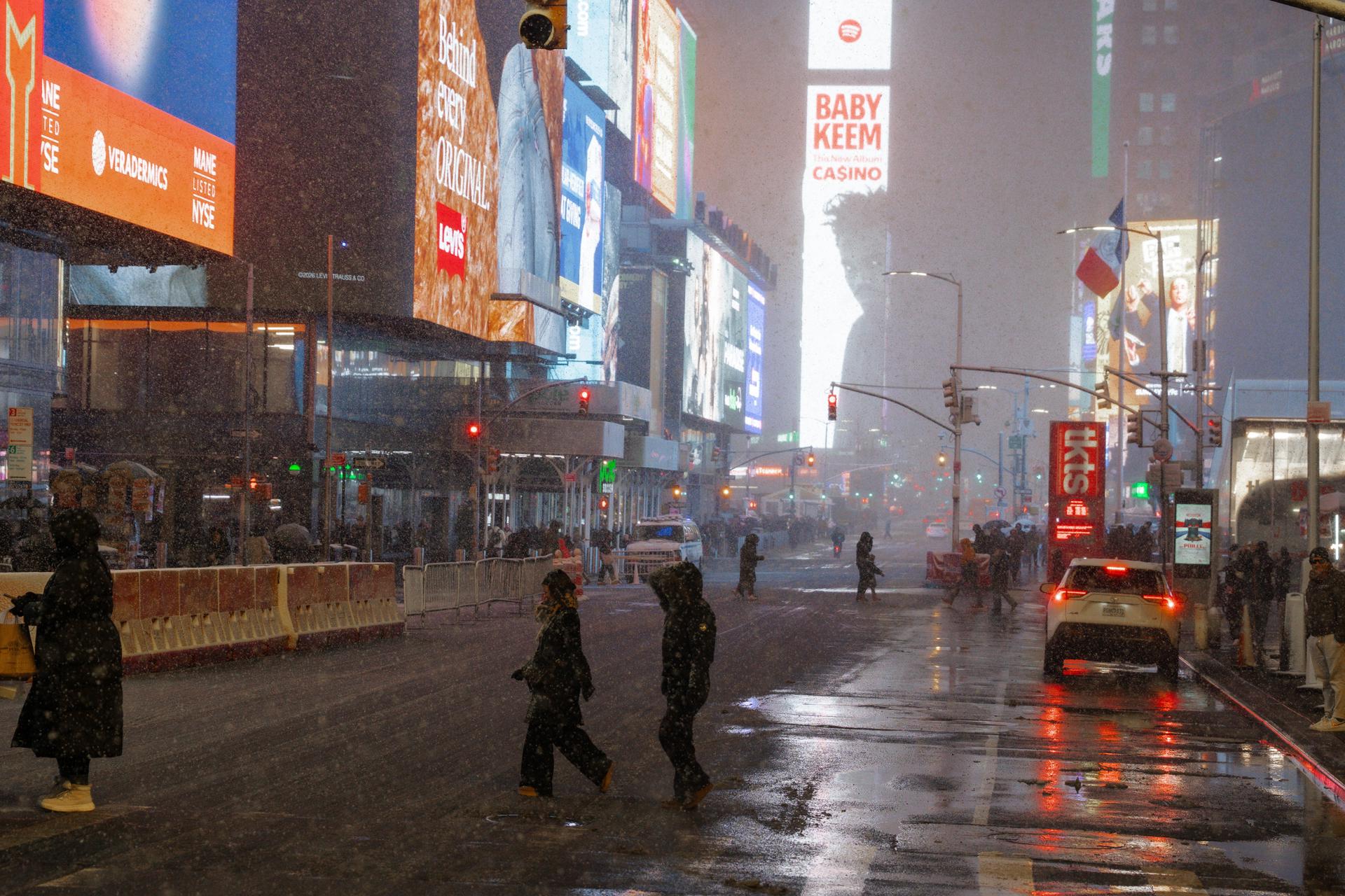 Nueva York prohíbe la circulación de vehículos no esenciales ante la llegada de intensa tormenta