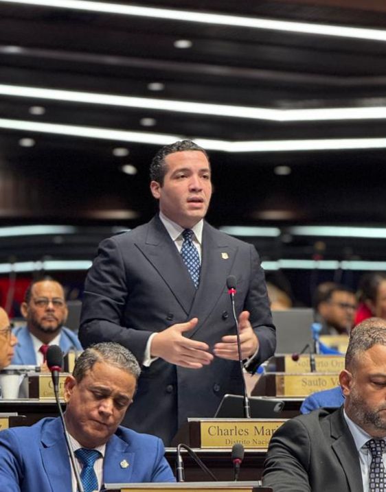 Charlie Mariotti Paz cuestiona uso de préstamos destinados al sector eléctrico