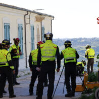 El pueblo italiano engullido por un barranco trata de salvar su biblioteca sobre el vacío