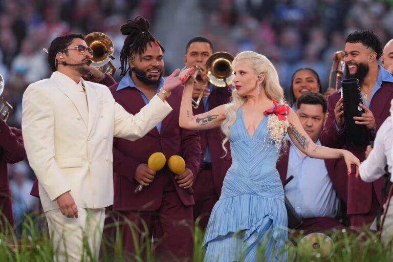Lady Gaga desbordó sabor latino junto a Bad Bunny en el Super Bowl