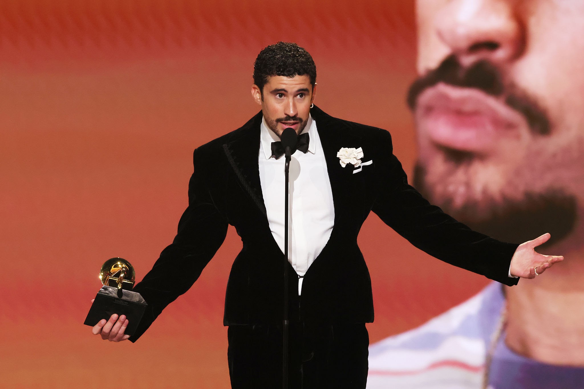 Bad Bunny hace historia en los Grammy: Debí Tirar Más Fotos se convierte en el primer álbum en español en ganar Mejor Álbum del Año