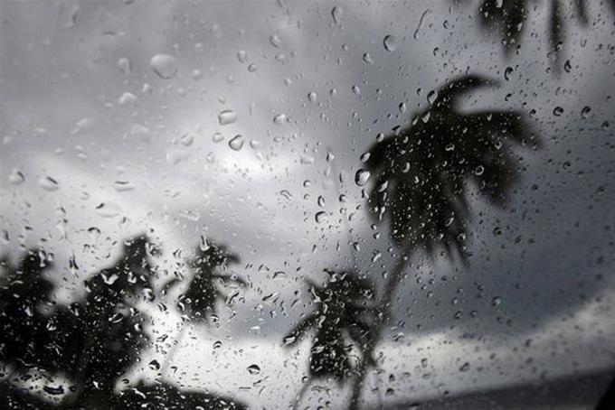 Cielo medio nublado y lluvias débiles a moderadas por remanentes frontales