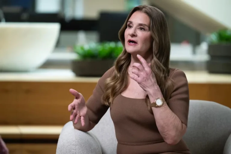 Melinda French Gates dice que su exesposo Bill Gates tiene preguntas que responder sobre sus vínculos con Epstein