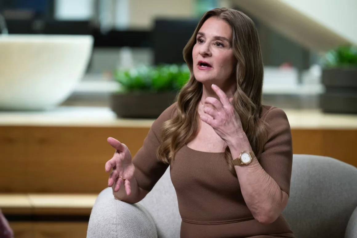 Melinda French Gates dice que su exesposo Bill Gates tiene preguntas que responder sobre sus vínculos con Epstein