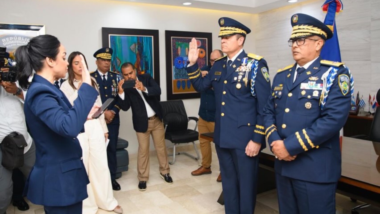 Faride Raful juramenta a Andrés Modesto Cruz Cruz como nuevo director general de la Policía Nacional