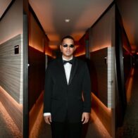 Santiago Matías impone elegancia con traje Dior en Premios Lo Nuestro