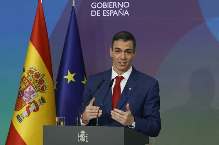Sánchez se compromete a luchar contra la discriminación del pueblo gitano en España