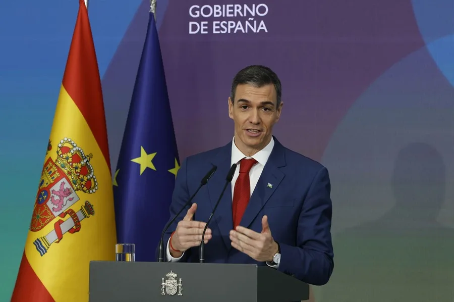 Sánchez se compromete a luchar contra la discriminación del pueblo gitano en España