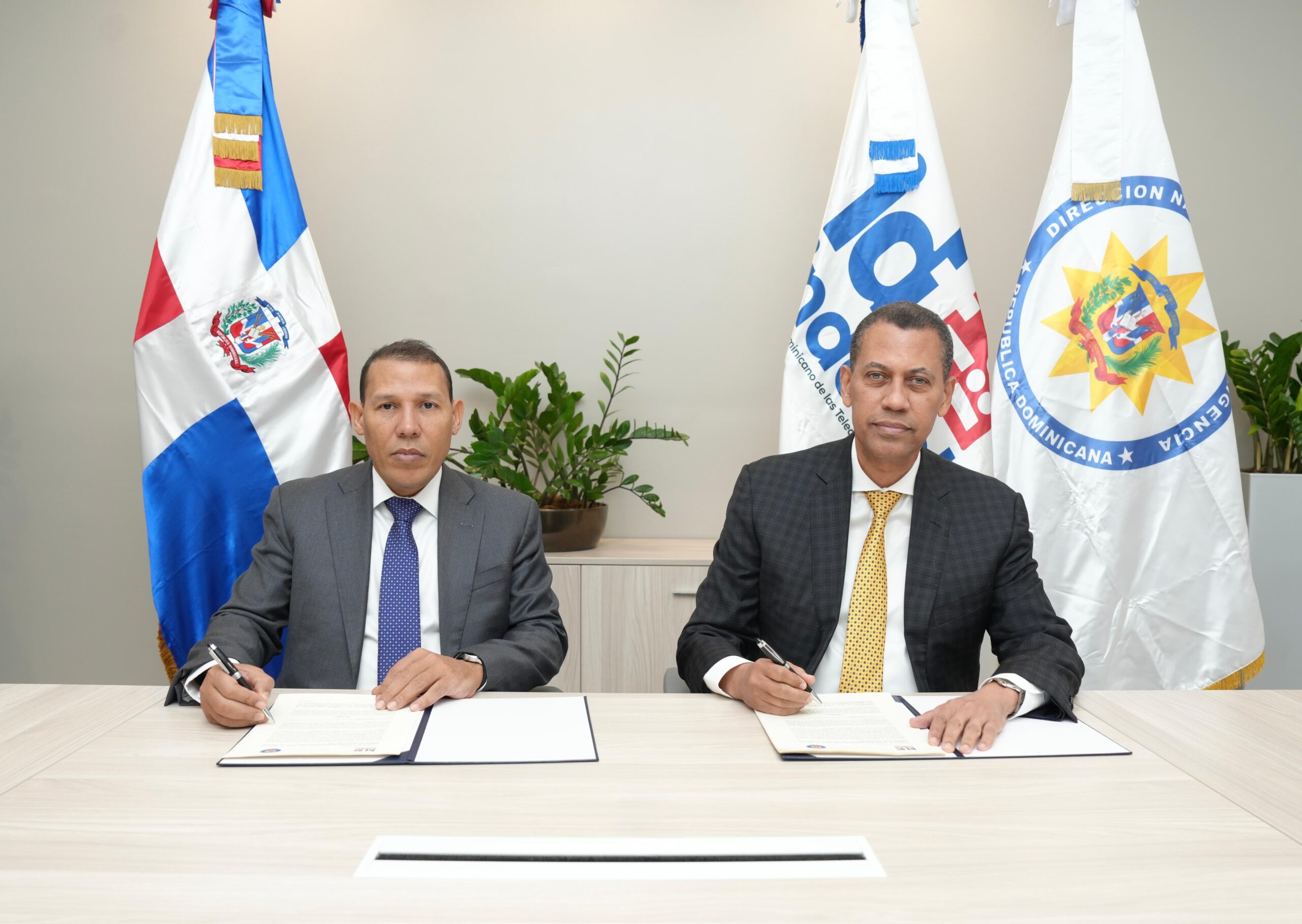 Indotel firma acuerdo con la DNI para fortalecer la ciberseguridad del país