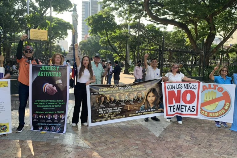 Grupos religiosos de Ecuador protestan contra fallo sobre cambio de género en adolescentes