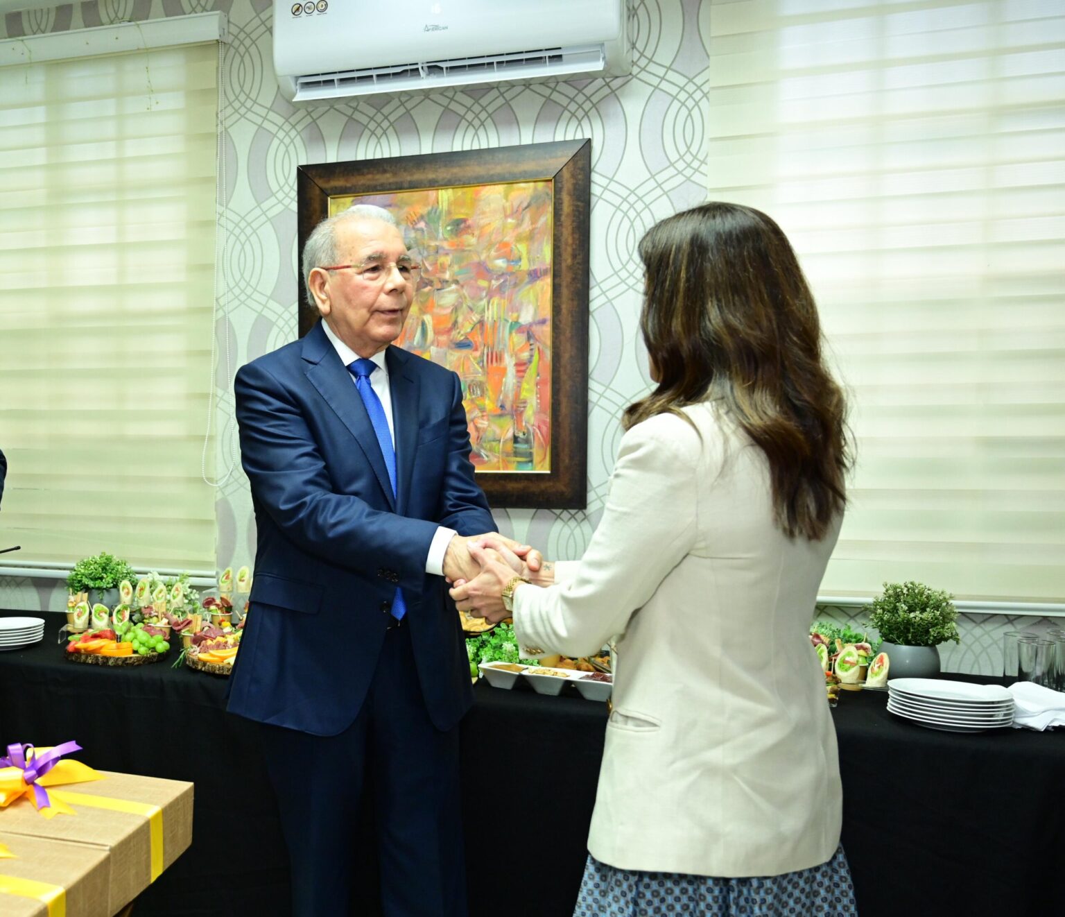 Embajadora de EE. UU. se reúne con Danilo Medina y dirigencia del PLD