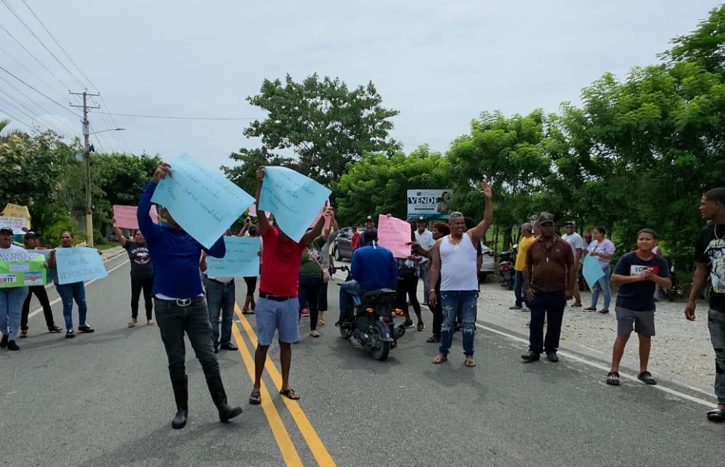 Samaná amanece militarizada tras protesta comunitaria por cierre de acceso en Zapatica y El Play
