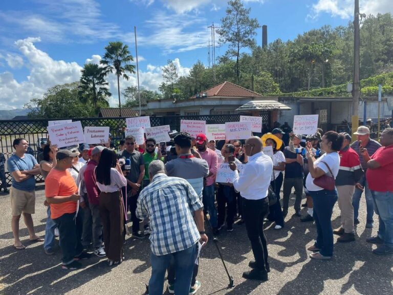 Trabajadores y contratistas de Falcondo denuncian incumplimiento en pago de prestaciones