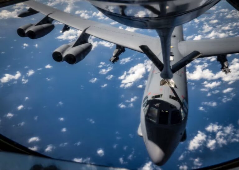 Avión estadounidense de reabastecimiento se estrelló en el oeste de Irak durante una operación militar