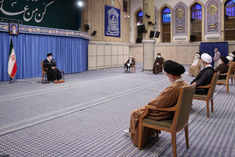 Irán elige nuevo líder supremo, pero su identidad sigue en secreto