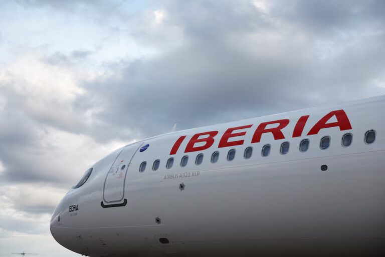 Iberia y los sindicatos pactan un ERE voluntario para casi 1.000 empleados