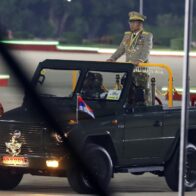 El Ejército birmano prepara cambios inminentes de liderazgo tras el gran desfile militar