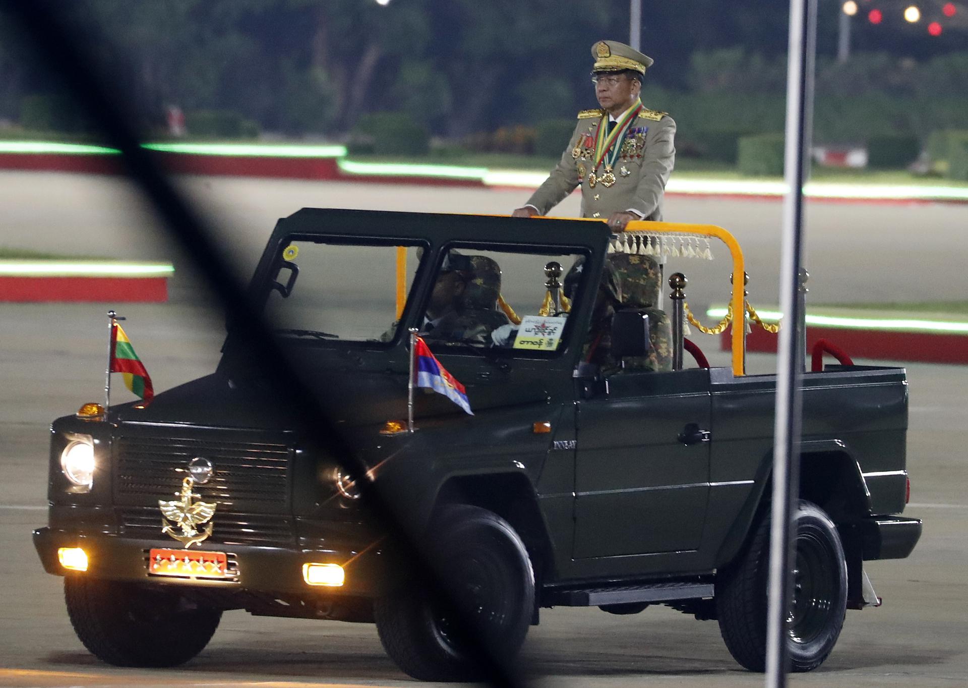 El Ejército birmano prepara cambios inminentes de liderazgo tras el gran desfile militar