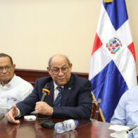 Ministro del Mescyt presenta reforma y recibe apoyo sindical