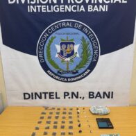 Policía y DNCD intervienen puntos de droga en la zona norte de Baní y realizan varios arrestos